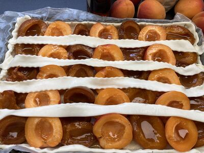 La W�he, une tarte aux abricots et aux quetsches