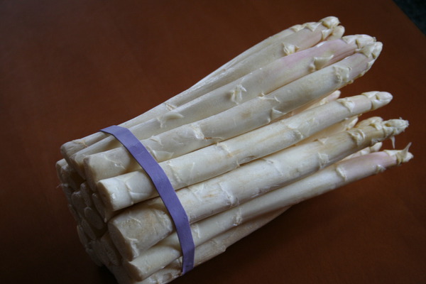 Asperges blanches Lubera BlancheVite, planter les asperges