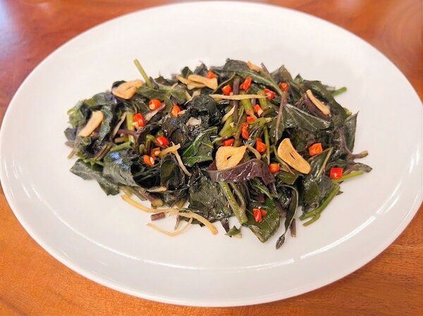 Feuilles de patate douce au wok